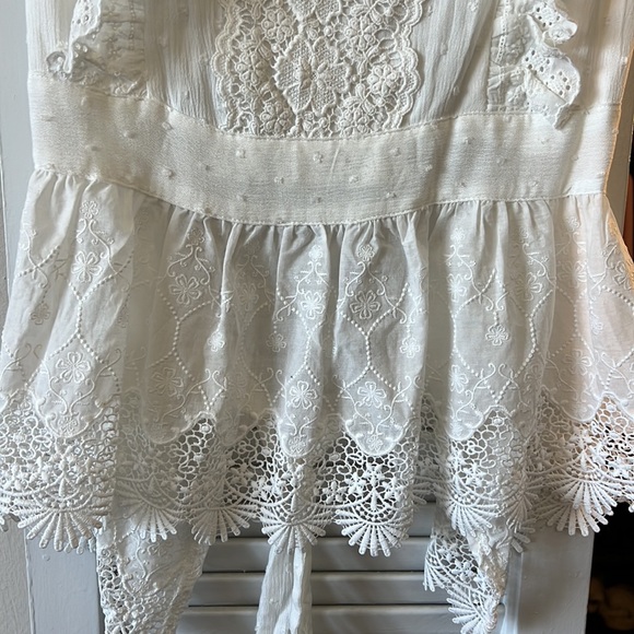 White open back lace top - Picture 3 of 6
